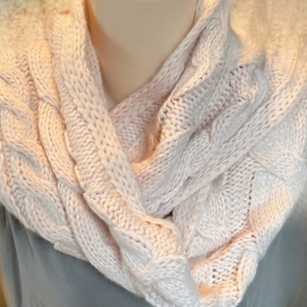 🌬Michael Kors Blush Pink Cable Knit Scarf